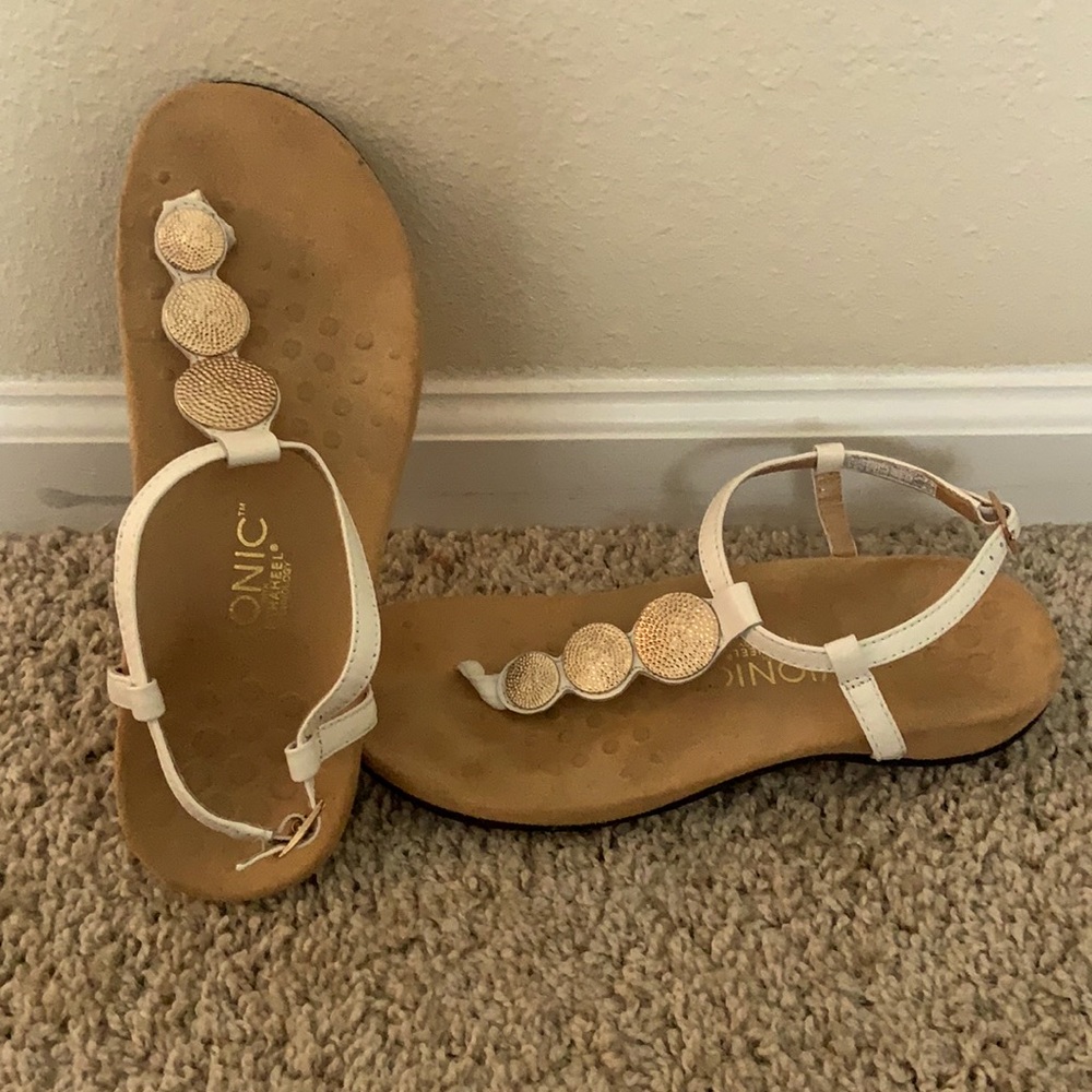 Vionic white and gold medallion thong sandals
